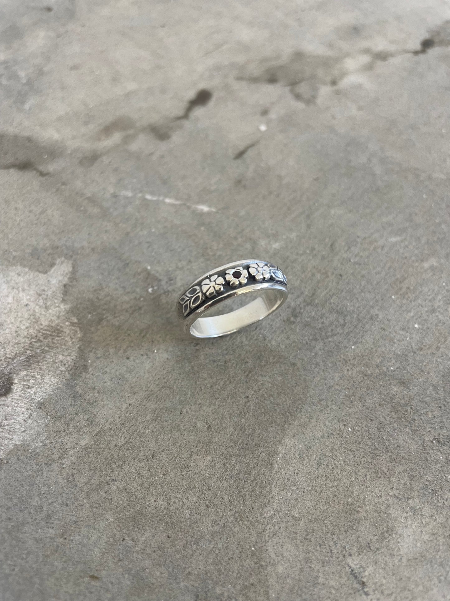 Bouquet Band Ring
