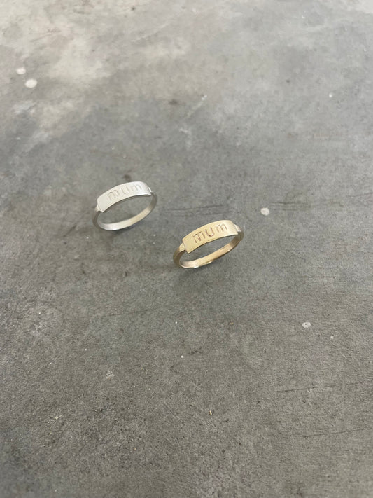 The "Mum" Pinky Ring