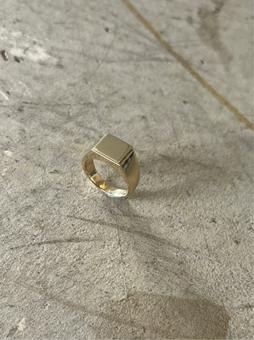 Gold Heritage Signet Ring