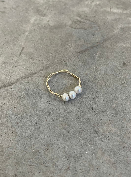 Gold Twisted Pearl Ring