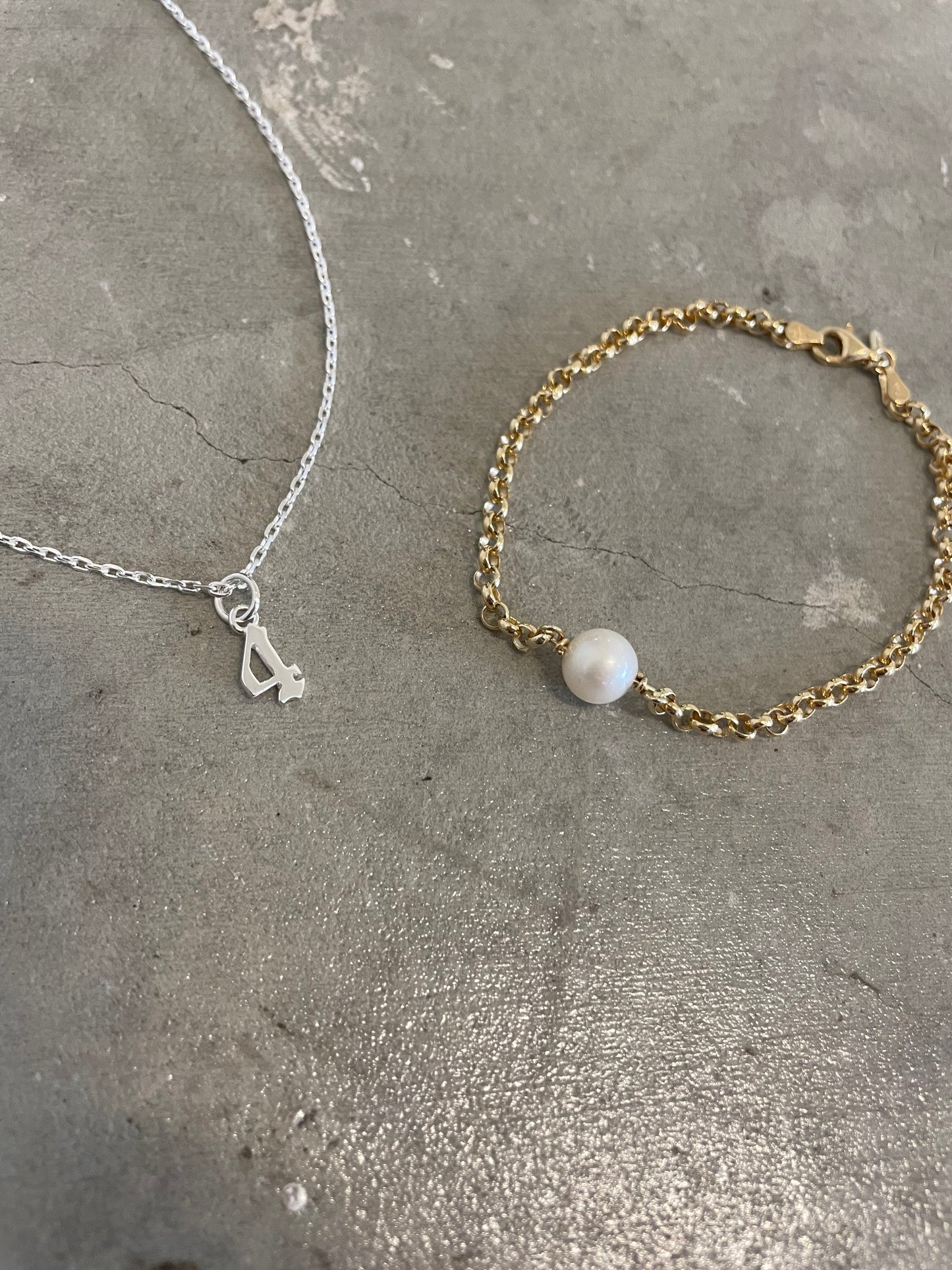 Large Pearl Bracelet in Gold