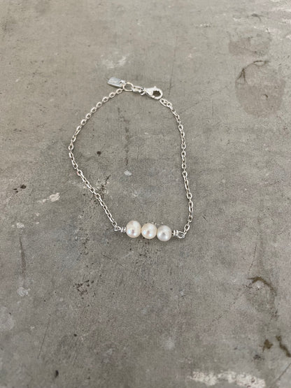 Micro Pearl Bracelet